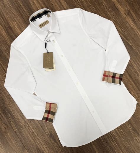 áo burberry nam trắng